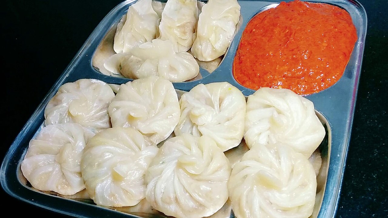 വെജിറ്റബിൾ മോമോസ് | Make Tasty Momos At Home | Veg Steamed Snack Momos Recipe | घर पर वेज मोमोज बनाएं