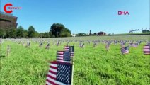 Koronavirüsten ölenlerin anısına 20 bin Amerikan bayrağı dikildi