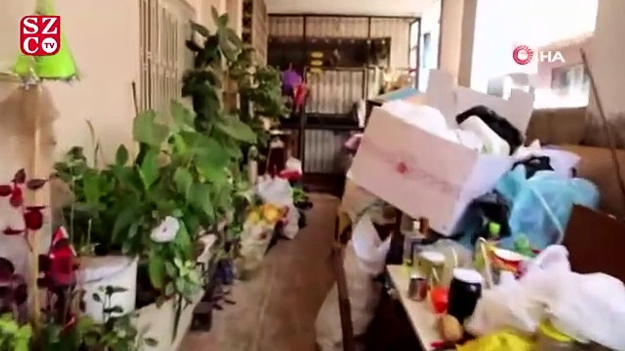 Adana'da bir evden 11 kamyon çöp çıktı