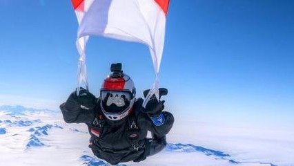 Perempuan Indonesia Cetak Rekor Dunia, Terjun Payung di 7 Benua