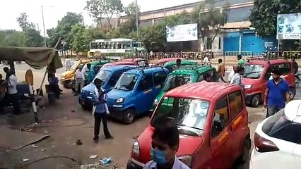 क्यूट टैक्सी चालकों की गाड़ियों पर यातायात विभाग ने लगाई रोक