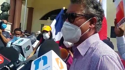 Manifestación frente al Palacio Nacional por la bandera LGBT en despacho viceministra