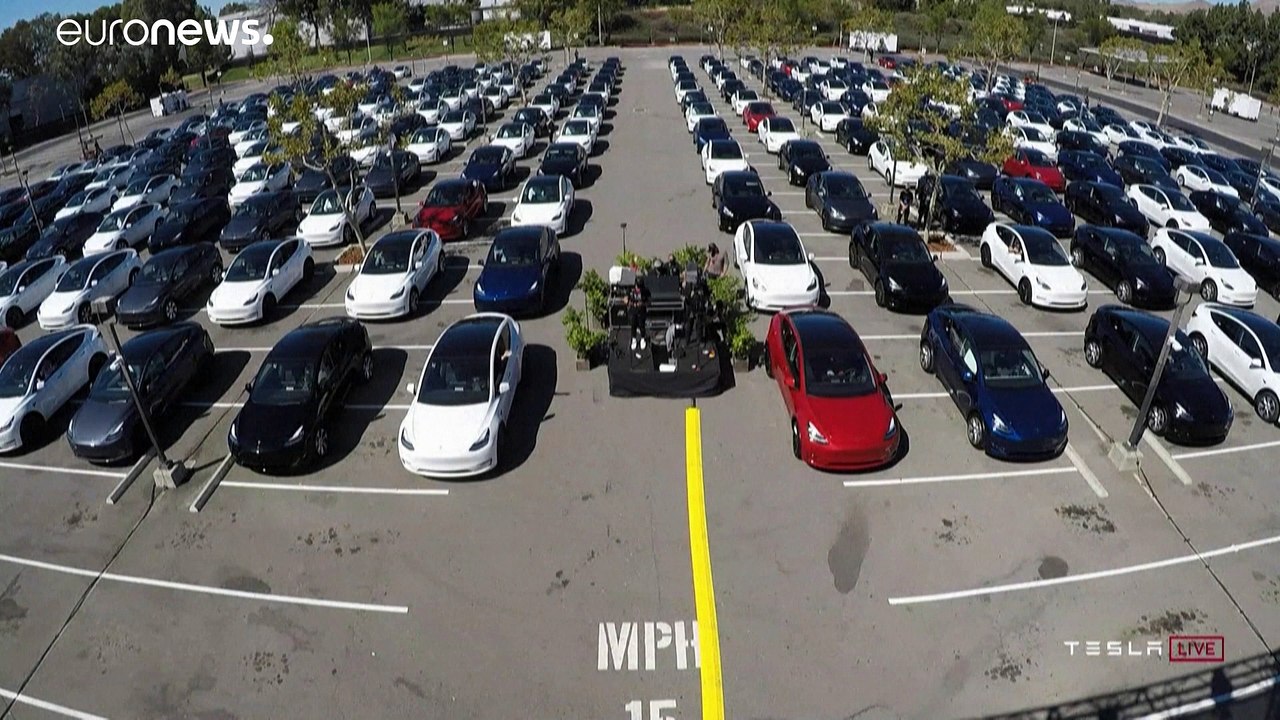 Tesla cala in borsa ma vede in rosa il futuro delle sue auto elettriche