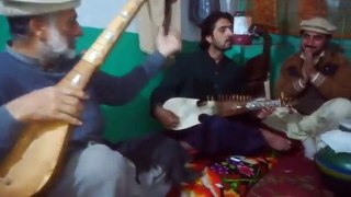 Most Popular Pashto Song by Ustad Zainullah Jan Ka Ka with Liaqat Rababi Playng with Tradional Sitar and Rabab.