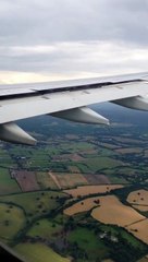 Tải video: Beautiful Landing at London Heathrow Airport with Boeing Oman Airways