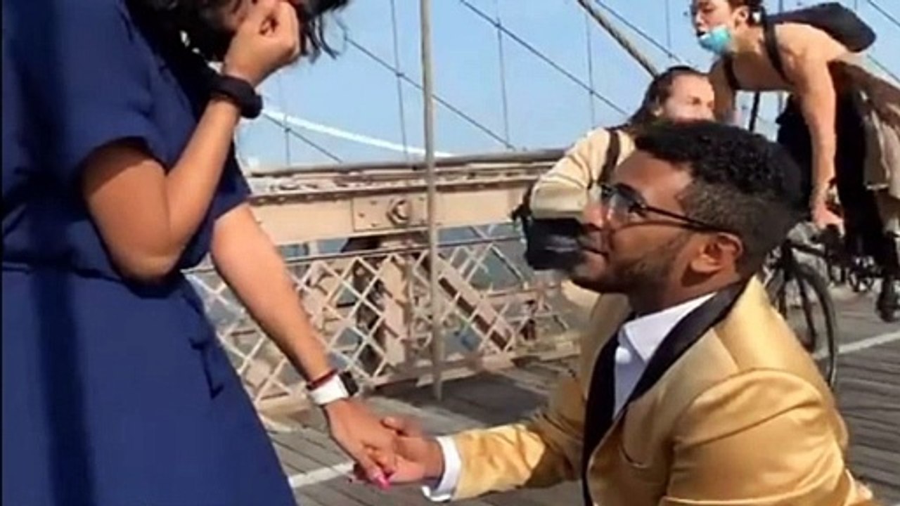 BROOKLYN BRIDGE PROPOSAL GOES WRONG AS CYCLIST CRUSHES PHOTOGRAPHER