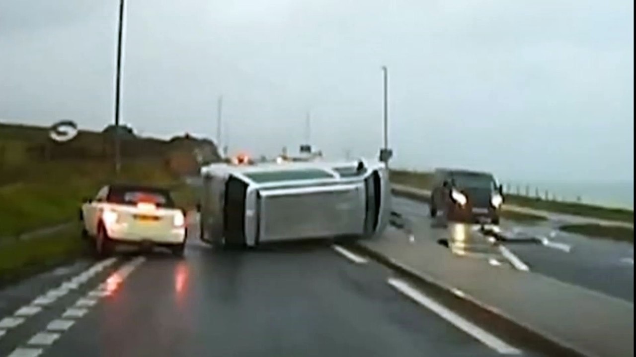 DRAMATIC MOMENT TEXTING DRIVER OVERTURNS CAR CRASH