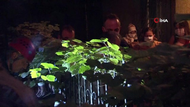 Yüksekten düşen adam demir korkuluklara saplandı... Hastaneye demir parçasıyla kaldırıldı