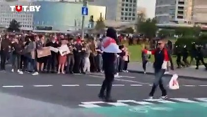 Lukaşenko gizlice yemin etti, Belarus halkı sokağa döküldü