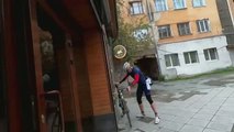 Ciclistas rusos recuerdan con cerveza los inicios del Tour
