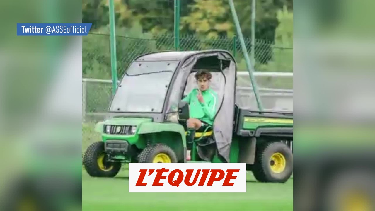 Adil Aouchiche a un nouveau véhicule de fonction - Foot - ASSE - WTF