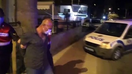 İzmir'de emekli öğretmeni öldürdüğü iddiasıyla 2 kişi gözaltına alındı