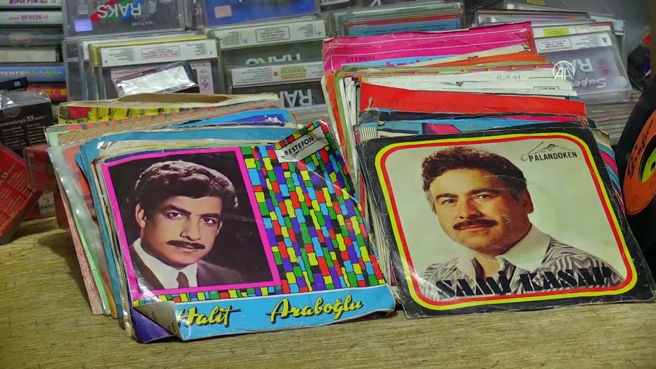 Yılların müzik yapımcısı şimdilerde koleksiyonerlere kaset topluyor - AFYONKARAHİSAR