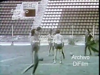 Plantel de Huracan entrenando en su estadio - Carlos Babington 1976