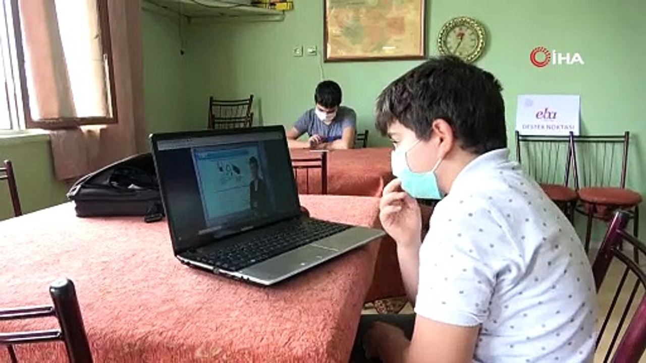 Uzaktan eğitim için köye sınırsız internet bağlattı, kahve okula dönüştü