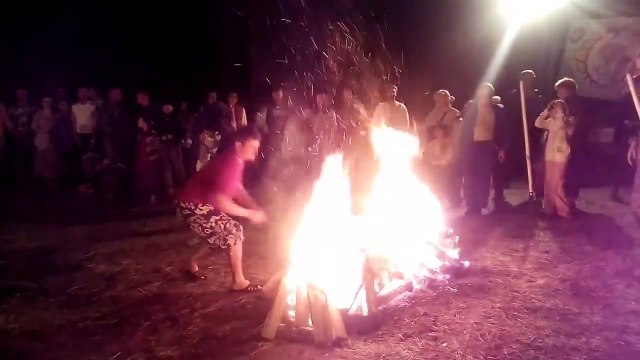 Фестиваль Духовного Творчества 2014 - прыгаем через костёр. Алексей Молянов