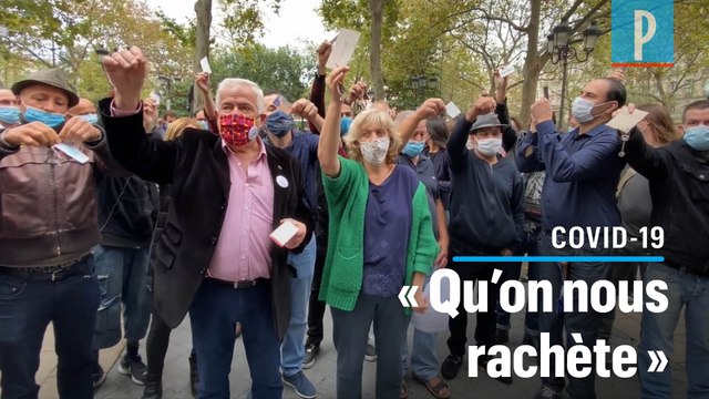 Covid-19 : à Paris, des restaurateurs inquiets jettent leurs clés au sol