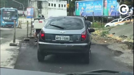 DER tapa buracos nas obras da rodovia Leste-Oeste em Cariacica, ES