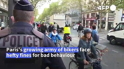 Paris police crackdown on cyclists failing to respect traffic rules