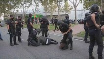 La Policía disuelve la concentración por la sanidad frente a la Asamblea