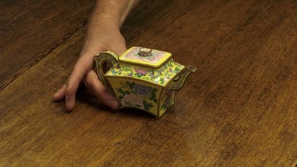 Chinese emperor's ‘teapot’ found in clear-out of UK garage could sell for as much as US$636,000