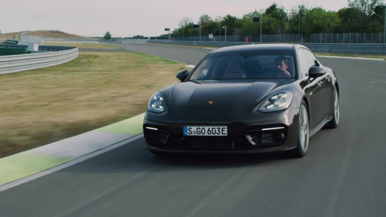 Der neue Porsche Panamera 4S E-Hybrid Sport Turismo mit 17,9-kWh-Batterie und bis zu 54 km E-Reichweite