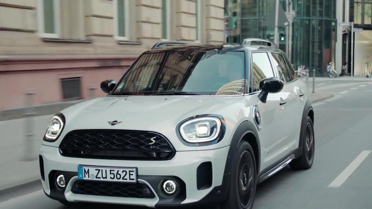 The new MINI Cooper SE Countryman ALL4 Teaser