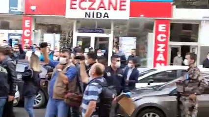 Kars Belediye Eş Başkanı Ayhan Bilgen’in gözaltına alınıp zırhlı araca konulduğu an
