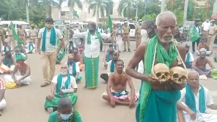 வேளாண் சட்டத்தை கண்டித்து தேசிய தென்னிந்திய நதிகள் இணைப்பு சங்கம் சார்பில் நூதன போராட்டம் - வீடியோ