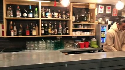 Les bars fermés à 22 heures au plus tard