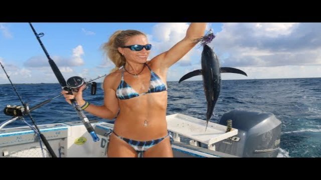 SISTERS Deep Sea Fishing for Blackfin Tuna Sushi!