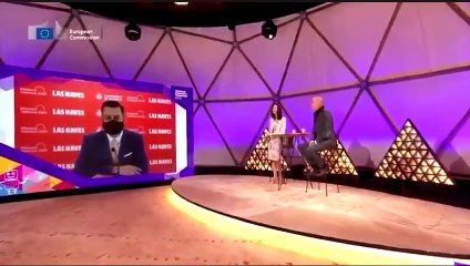 Un concejal de Compromís hace el ridículo de su vida fingiendo que habla inglés con la mascarilla puesta