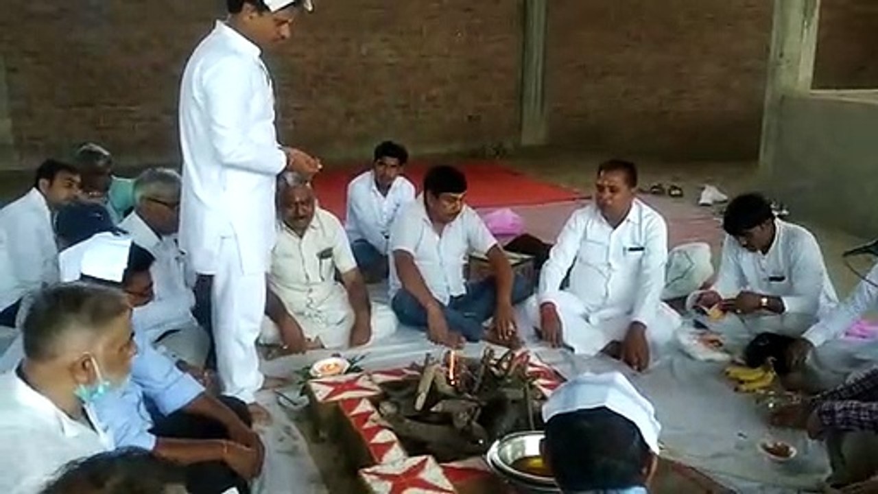 मैनपुरी सरकार की बुद्धि शुद्धि के लिए मंडी में व्यापारियों ने किया हवन