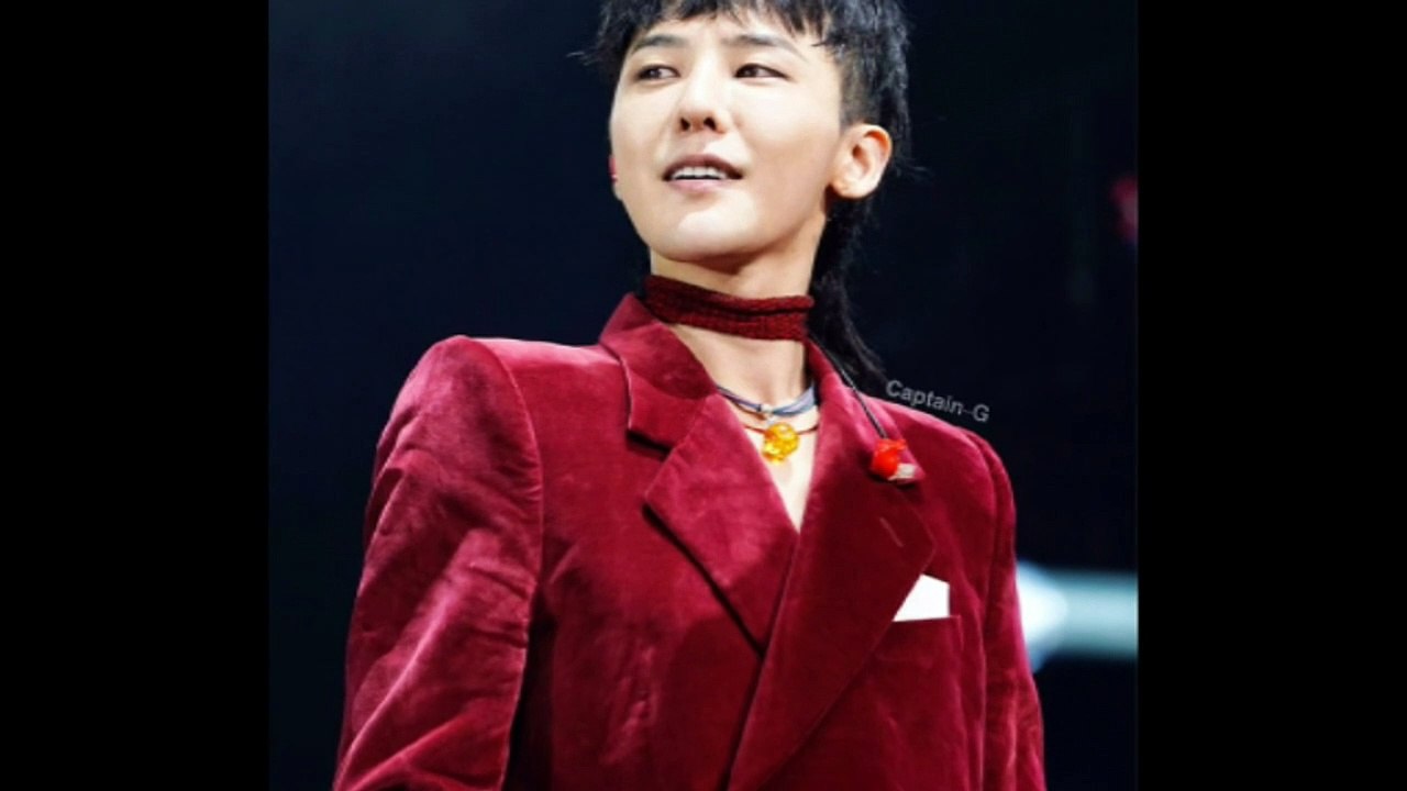 G-Dragon lộ ảnh bàn ăn ở penthouse 173 tỷ mới tậu, dân tình dán mắt vào 4 ghế có giá 800 triệuchiếc