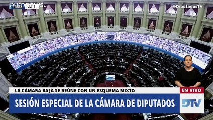 Sex-Skandal im Parlament per Live-Video: Politiker küsst nackte Brust