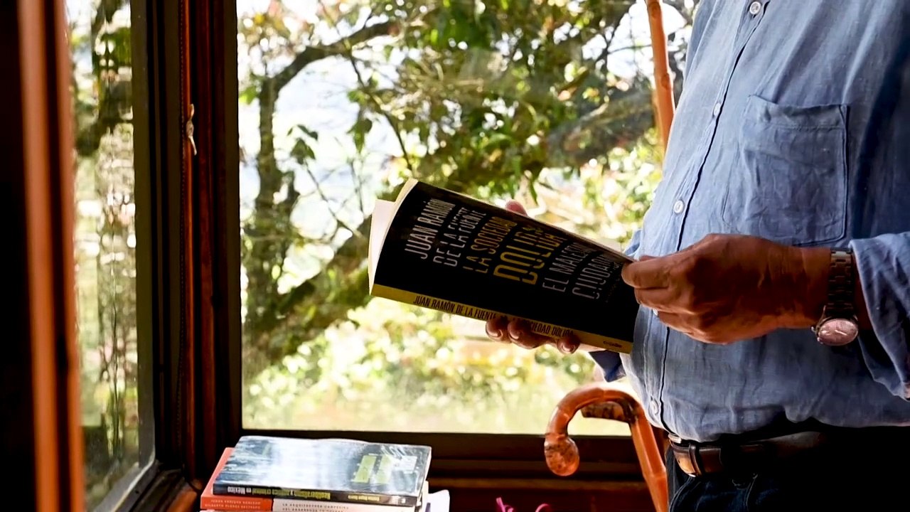 Legalising cocaine to stop drug traffickers? A Colombian senator's controversial plan