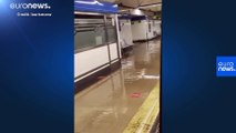 شاهد: مياه الأمطار تغمر محطات مترو مدريد