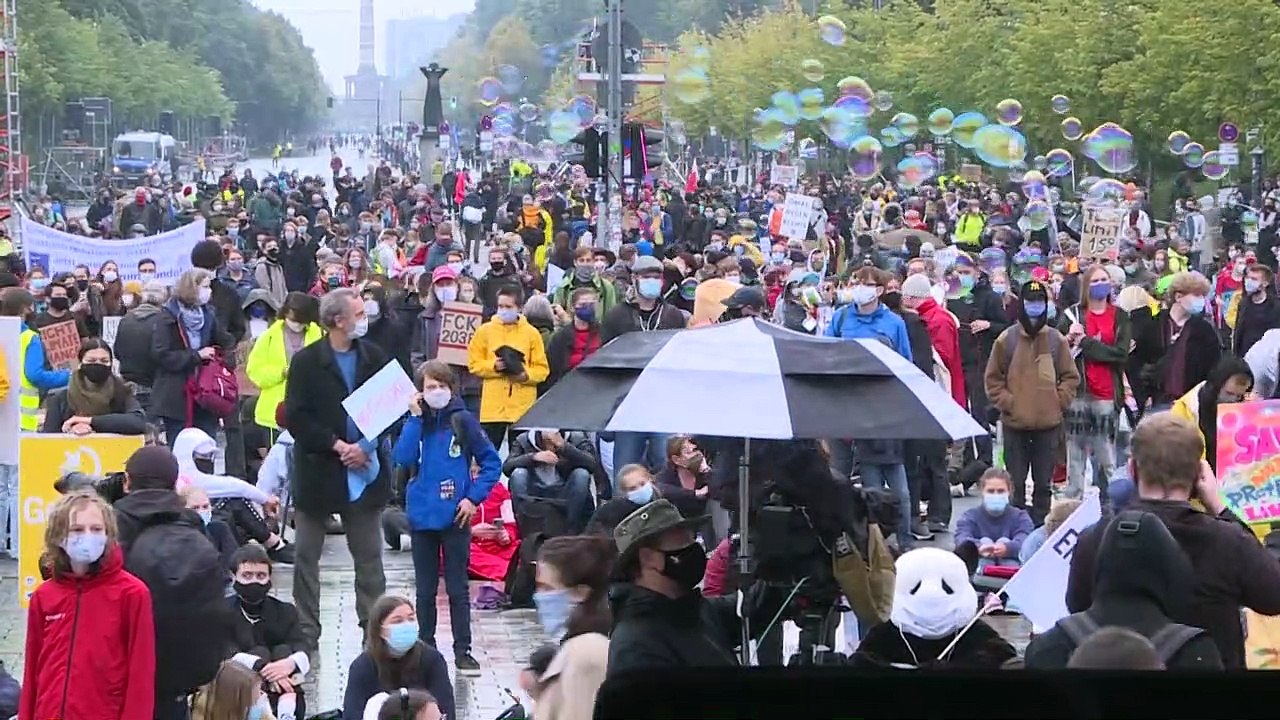 Tausende Menschen bei bundesweiten Klimademos