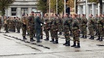 La princesse Elisabeth reçoit le béret bleu de l'École royale militaire