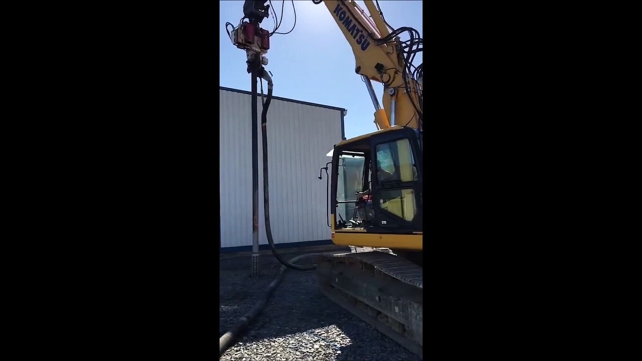 Pelle sur chenilles KOMATSU PC 290 avec vibrofonceur et aiguille