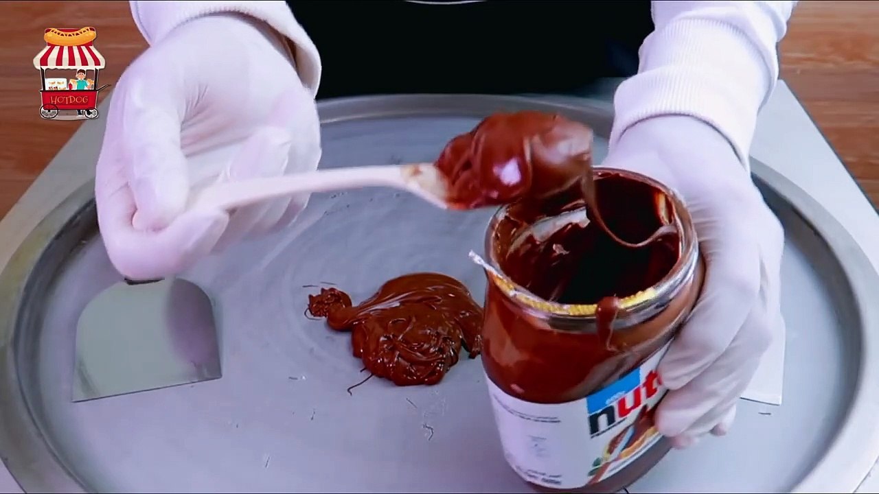 Nutella ice cream rolls street food - ايسكريم رول على الصاج نوتيلا