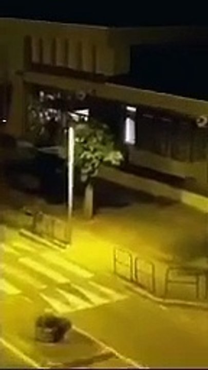 Il vient arracher un distributeur de billet avec sa voiture (roussillon)