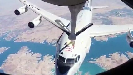 Pengisian Bahan Bakar Pesawat Perang NATO dari Udara