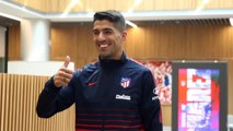 Luis Suárez firma hasta el 2022 y ya posa con la camiseta del Atlético de Madrid