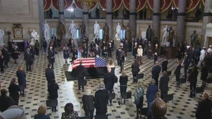 Ginsburg hace historia al recibir el máximo honor póstumo en el Congreso de EE.UU.