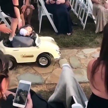 CHILDREN WHO FALL IN YOUR WEDDING DON'T STOP LAUGHING 16 NIÑOS QUE SE CAEN EN TU BODA NO PARES DE REIR