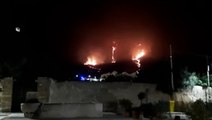Vasto incendio a Scopello, case evacuate