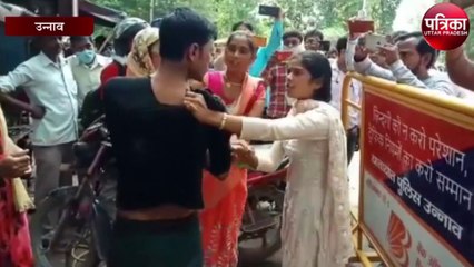एसपी ऑफिस के निकट महिलाओं द्वारा युवक की हुई जमकर पिटाई