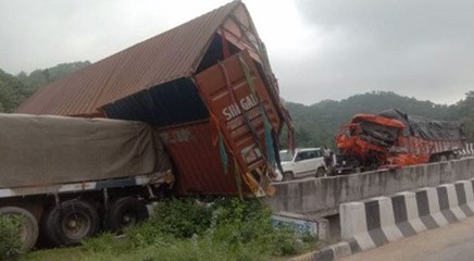 Udaipur Accident Video : गोगुन्दा-पिंडवाडा हाईवे पर एक साथ ​टकराए 13 ट्रेलर, दो लोगों की मौत