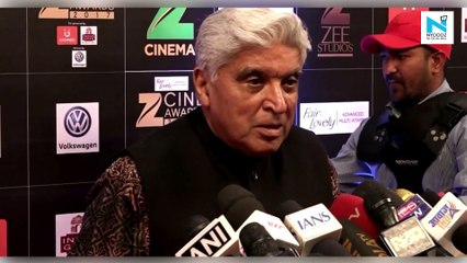 Javed Akhtar takes a jibe at news channels for ignoring farmers' protests